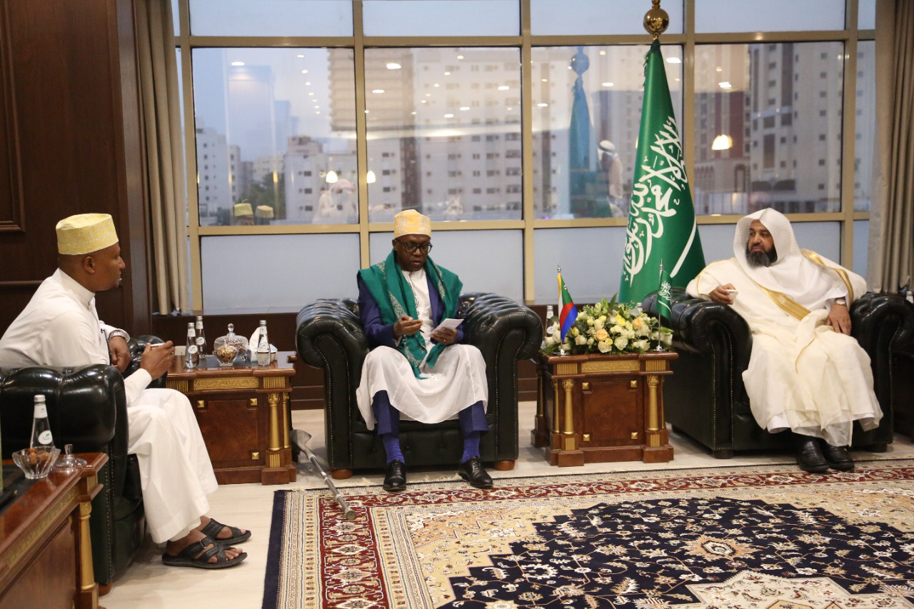 وكيل وزارة الشؤون الإسلامية يستقبل وزير العدل والشؤون الإسلامية وحقوق الإنسان بجمهورية جزر القمر (5).png
