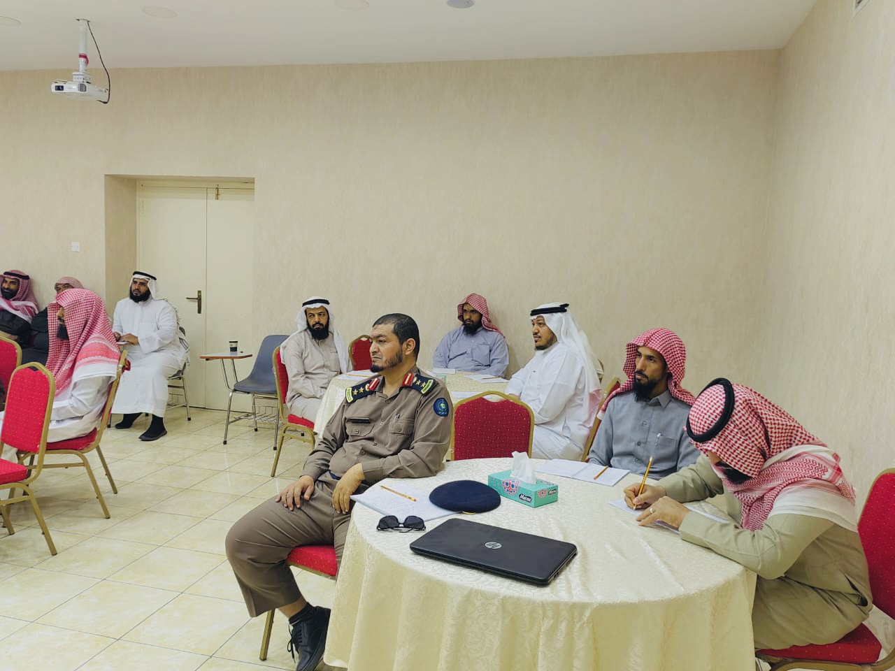 دورة شرعية لمنسوبي الدفاع المدني بالمدينة المنورة (7).jpeg