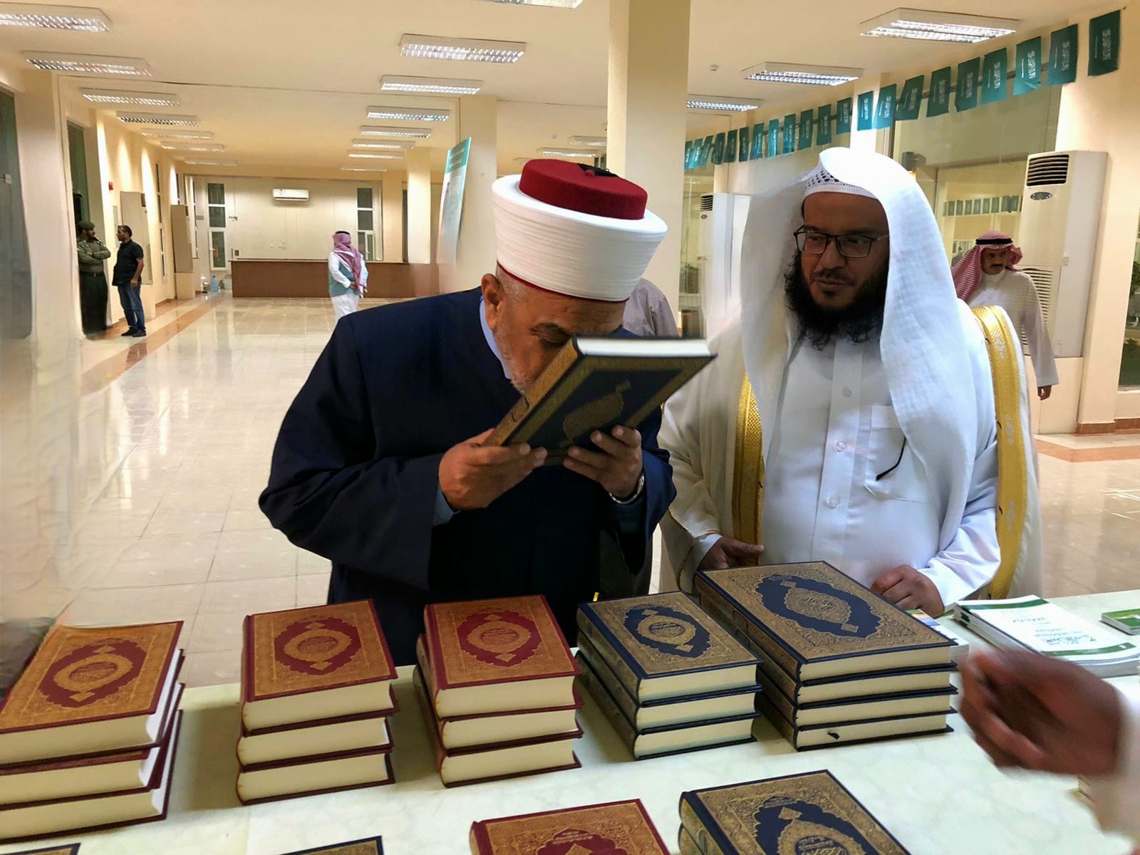 مدير عام الشؤون الإسلامية بتبوك يلتقي معالي وزير الأوقاف الأردني بمدينة حجاج حالة عمار  (2).jpeg